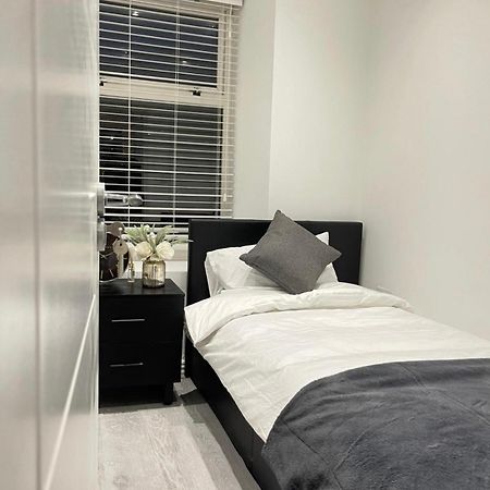 Holyheadinn Екстер'єр фото