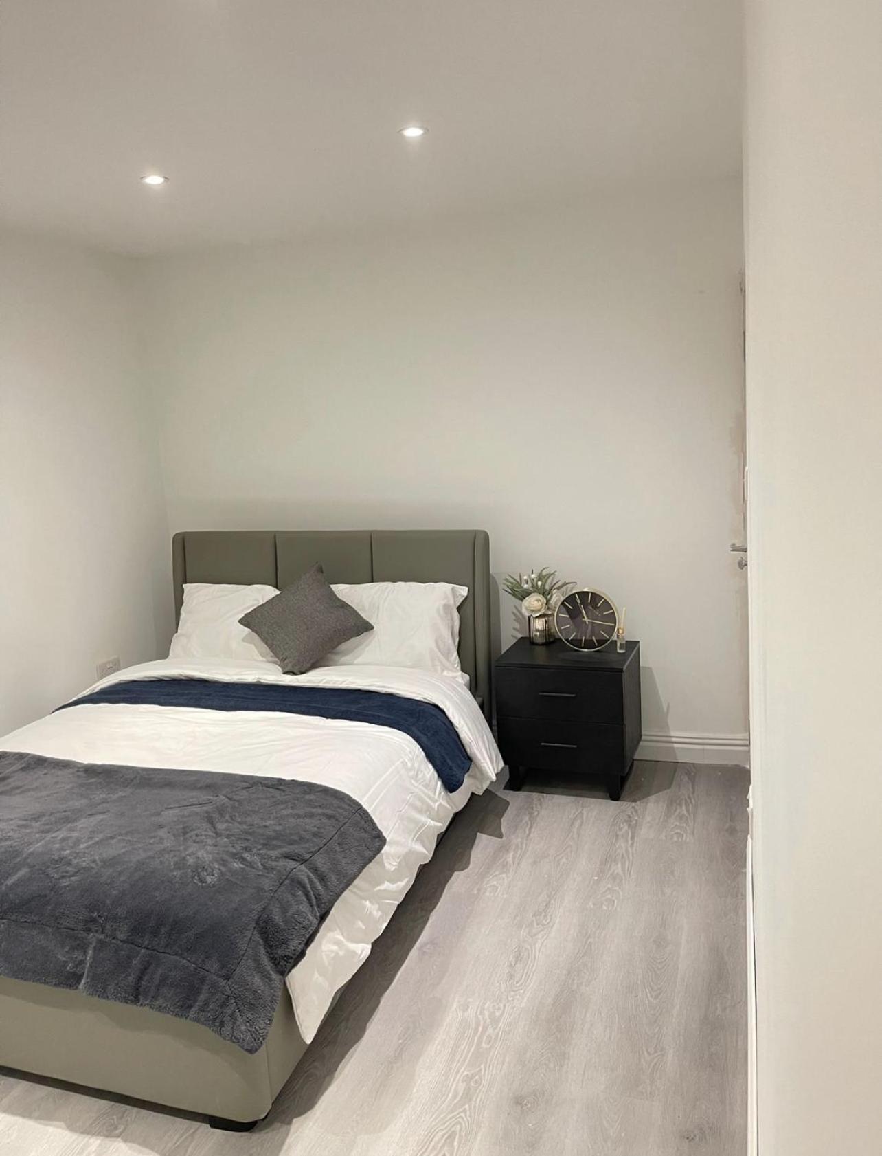 Holyheadinn Екстер'єр фото