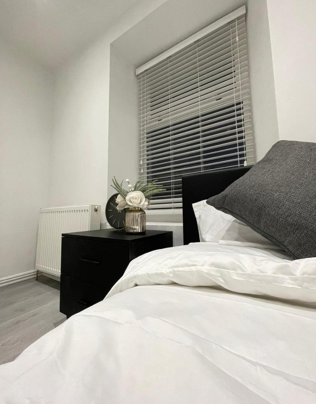 Holyheadinn Екстер'єр фото