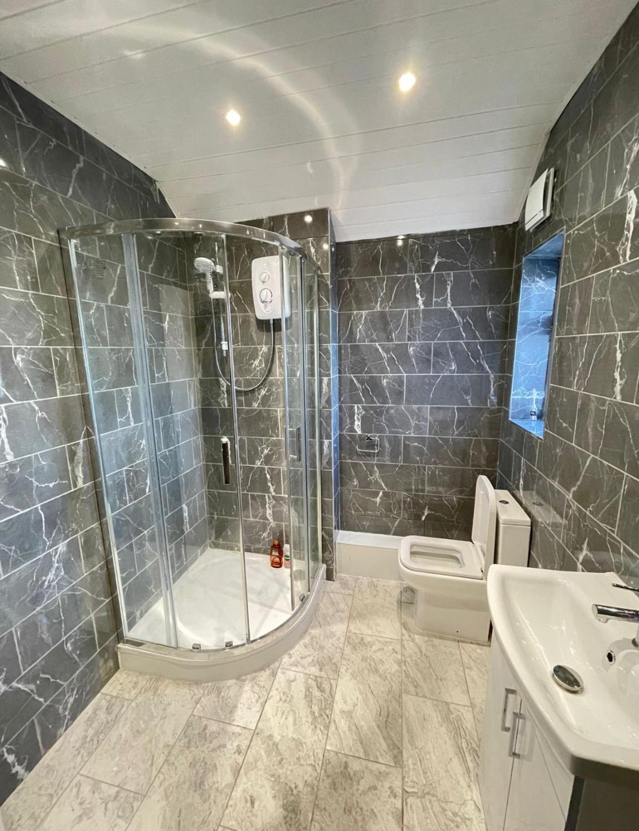 Holyheadinn Екстер'єр фото